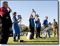 3-Time Yamaha / ITP Quadcross Champion, Dustin Nelson Receives Apple iPad
