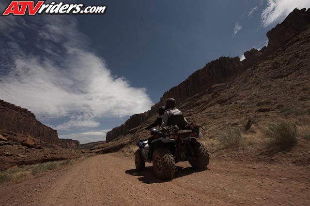 polaris_sportsman_touring_action2