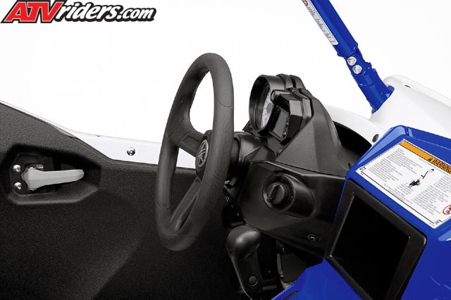 2016-yamaha-yxz-1000r-Blue_Detail_SteeringWheel_B