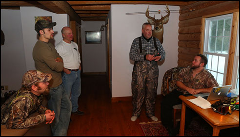 CEWO Cabin Hunters